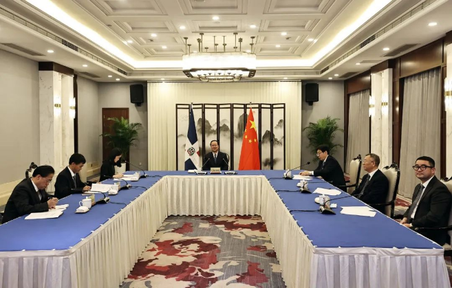 盈峰環(huán)境“助力”多米尼加清運(yùn)垃圾，毛偉明省長出席線上交接儀式